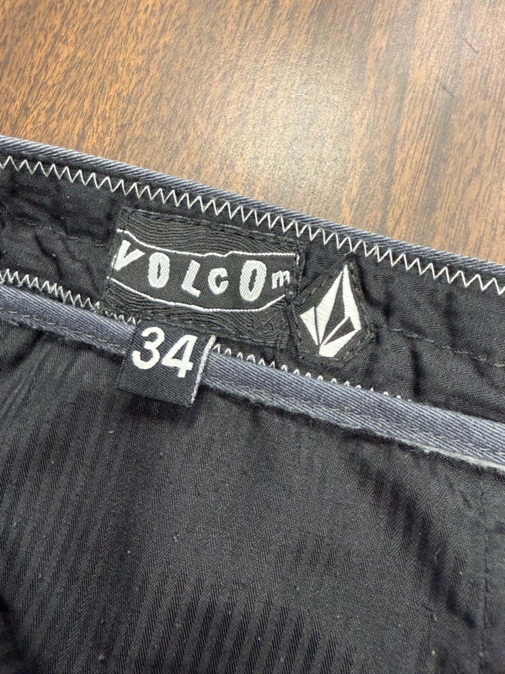 Volcom Men's Charcoal Flat-Front Chinos Shorts Size 34 - Picture 10 of 16